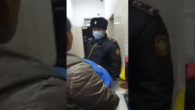 АКИМАТ АЛМАТЫ И УВД БРОСИЛИ МЕСЯЧНЫХ ДЕТЕЙ НА УЛИЦЕ! смотреть онлайн