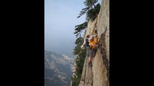 НЕ ДЛЯ СЛАБОНЕРВНЫХ: ГОРЫ - САМАЯ ОПАСНАЯ ТУРИСТИЧЕСКАЯ ТРОПА