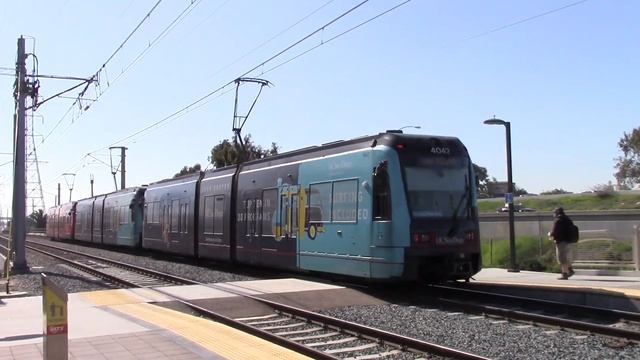 MTS Trolley - Siemens S70 UCSD Blue Line #4036 Departing 24th Street смотреть онлайн