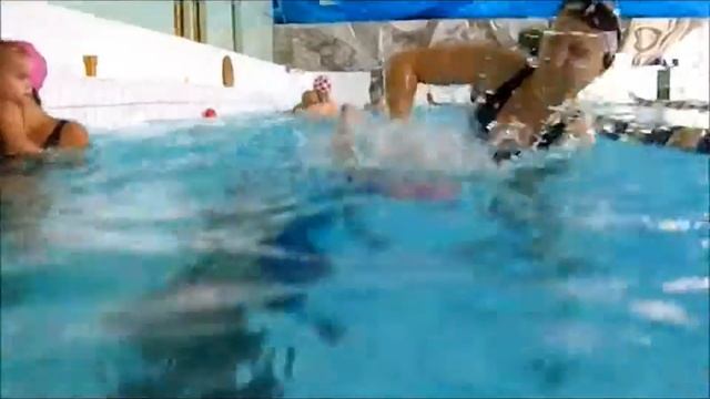 Как плавать с детьми в бассейне смотреть онлайн