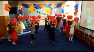 "Танец с шарами" подготовительная группа "Ромашка" руководитель Иванова А.С.