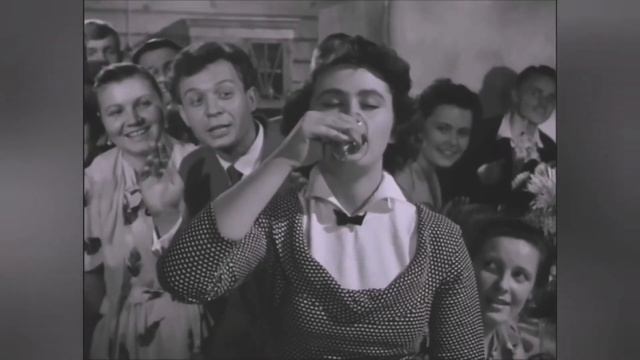 Песня : "По тропинке, снежком запорошенной!" смотреть онлайн