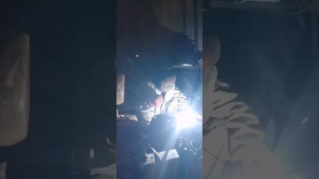 Электросварщик работа сварщиком! рабочие моменты!#shorts смотреть онлайн