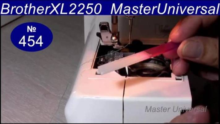 Обрыв нити на швейной машине, как устранить и поставить пластиковый шпуледержатель. Видео № 454.