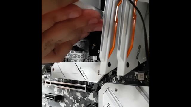 $1000 White gaming PC 2020 ryzen5 3600/sapphire nitro+ rx5700xt смотреть онлайн