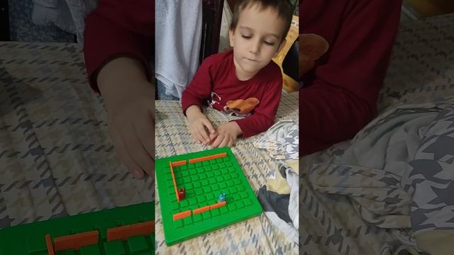 Скоростные зайцы. Мама расстроила ребенка.