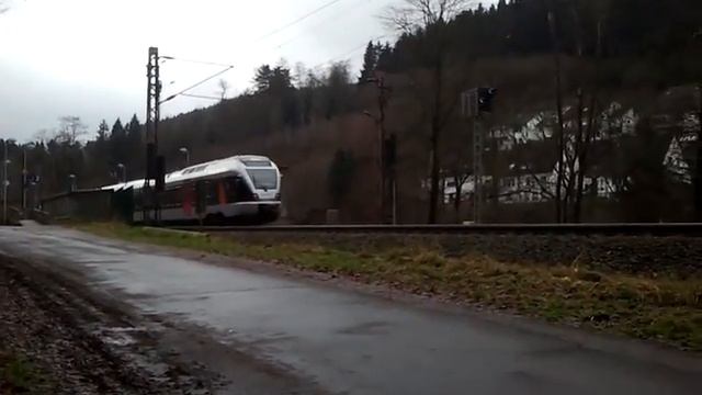 Zug in Kirchhundem am Bahnhof смотреть онлайн