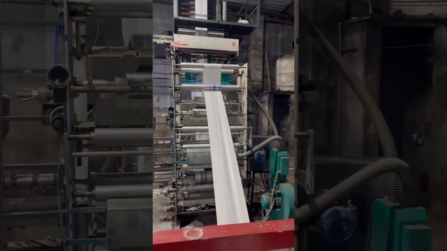 How to plastic Bags are made in factory? Polythene milky bag #carrybags #plasticbag #machine #2023 смотреть онлайн