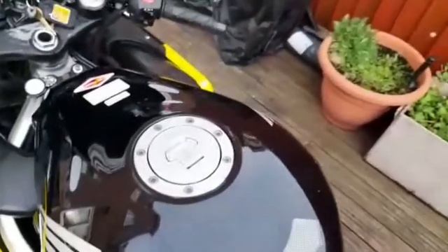 Honda CBR600 New Battery Install смотреть онлайн
