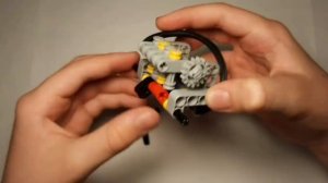 Двигатель V8 из Лего