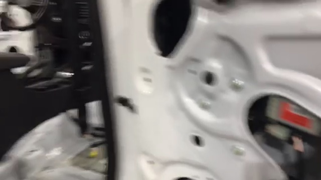 Не так уж много автомобилей готовы похвастаться качественной заводской шумкой, Киа Рио не исключение смотреть онлайн