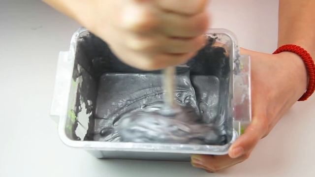 Серебряная Кнопка Ютуб - ЛИЗУН из Тетрабората, Клея и Серебрина // DIY смотреть онлайн