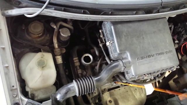 DIY - Tutorial Oil Change And Sparkplug Change On A 2002 Daihatsu YRV