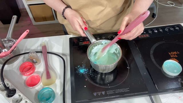 Как покрасить шоколадную глазурь и залить в форму смотреть онлайн