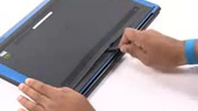 Removing bottom door on Dell 3537 смотреть онлайн