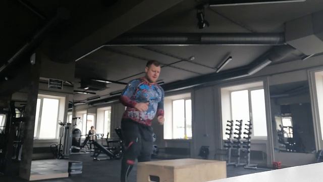 Запрыгивания на плиометрическую тумбу смотреть онлайн