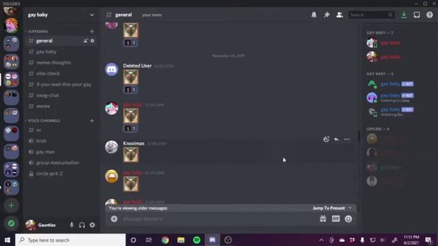 Spamming the exact same emote to every single message on a dead discord server смотреть онлайн