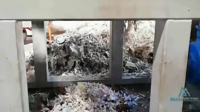 Двухроторный шредер. Измельчение пластиковых ящиков. смотреть онлайн