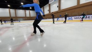 Подводящие упражнения к Акселю на льду.