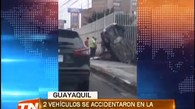 2 vehículos se accidentaron en la Av. Carlos Julio Arosemena смотреть онлайн