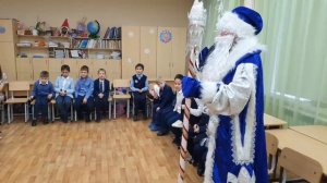 1.1 класс. Новогоднее поздравление от Деда Мороза и Снегурочки