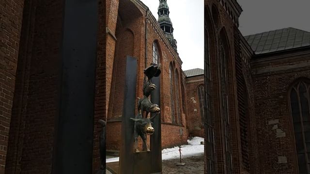 Пам'ятник бременським музикантам у Ризі, Латвія смотреть онлайн