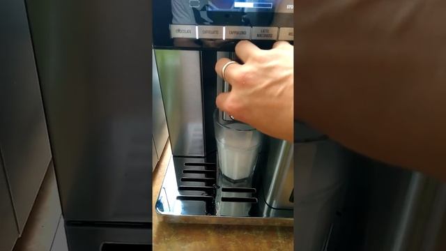 Кофемашина DeLonghi ESAM 6900 M PrimaDonna Exclusive смотреть онлайн