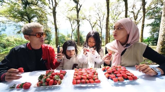 MUKBANG STRAWBERRY SPESIAL 10.000 SUBSCRIBERS!! смотреть онлайн
