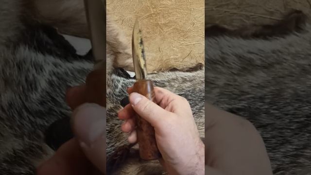 Якутский нож, сталь D2, корневой кап клена, резаные цельные ножны смотреть онлайн
