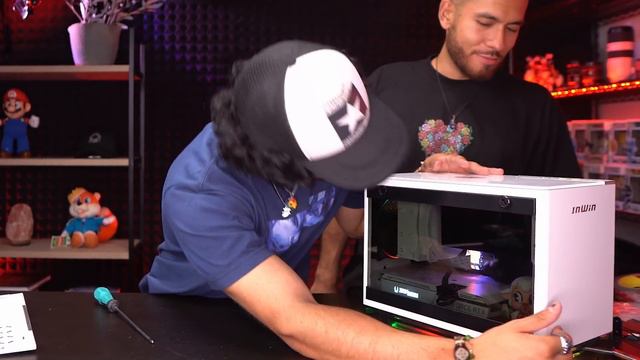I Surprised My Editor with a SICK GAMING PC! (RTX 3060 MINI ITX) смотреть онлайн