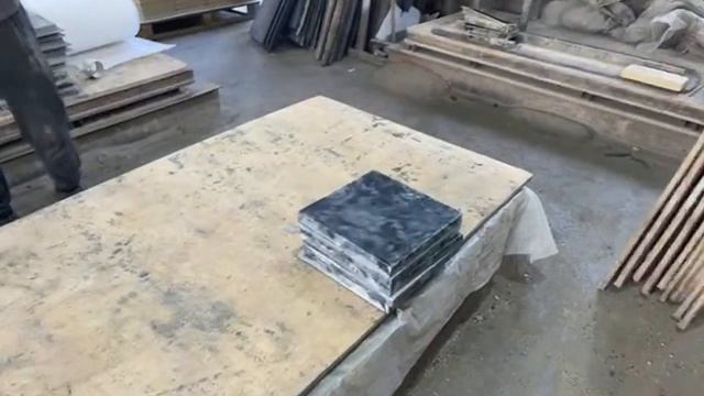 Производство тротуарной плитки по технологии Мрамор из бетона. Расформовка смотреть онлайн