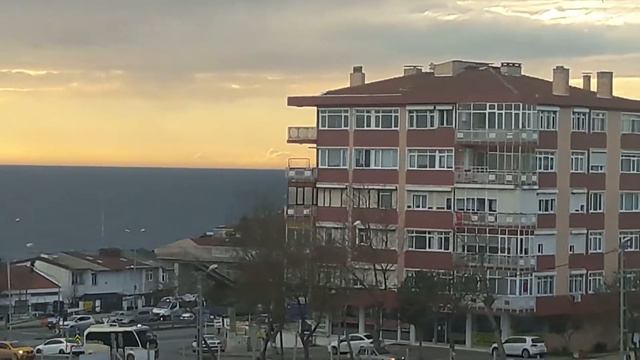 Горы на противоположном берегу Мраморного моря смотреть онлайн