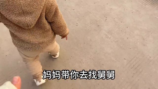 大哥一觉醒来腰很痛，梅子和海娃开车去医院，医生检查这样说