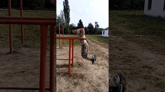 Отжимания на брусья обратным хватом... смотреть онлайн