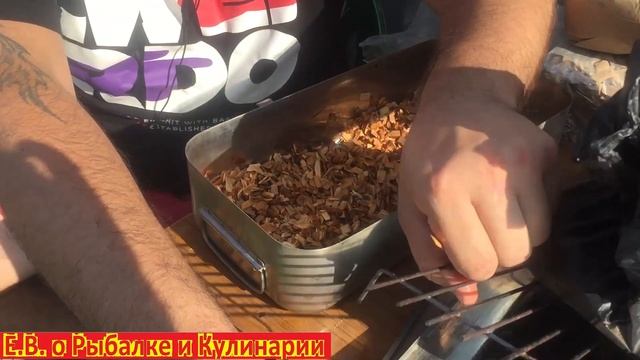 Очень вкусная скумбрия горячего копчения.Как приготовить скумбрию горячего копчения в коптильне ССС смотреть онлайн