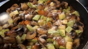 ТУШЁНЫЕ КАБАЧКИ С ГРИБАМИ. ОВОЩНАЯ ПОДЛИВКА БЕЗ МЯСА К ЛЮБОМУ ГАРНИРУ.