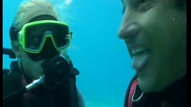 annick familly in scuba diving.WMV смотреть онлайн