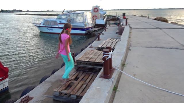 ПРЯЧЕМСЯ ОТ СЕСТРЫ!! смотреть онлайн