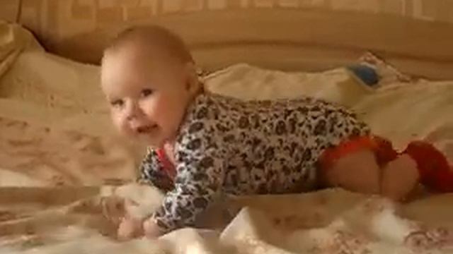 малыш танцует в 5 месяцев смотреть онлайн