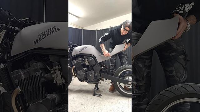 Suzuki Bandit 1200 "Red Dog" Streetfighter mit Höcker KF1 смотреть онлайн