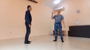 Боевые приемы борьбы: задержание при подходе спереди (рывком)