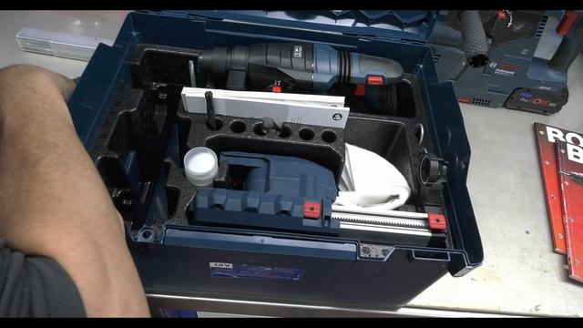 Bosch GBH 18V_22 + GDE 18V-12 und ein wenig Geschichte смотреть онлайн