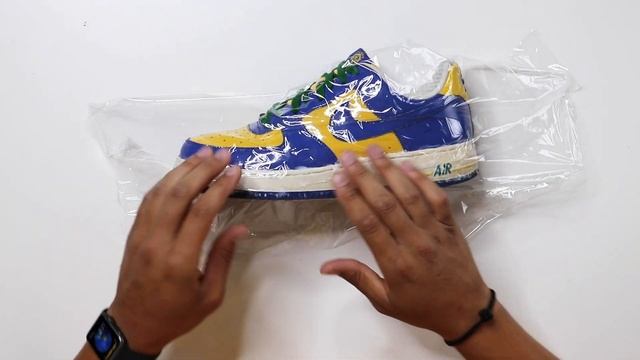 How To Remove Yellowing & Restore Shoes (Unyellow Nike Air Force One) смотреть онлайн