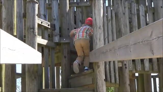 ►Детский квадроцикл Peg Perego Катаемся на катамаране David rides a Quad bike around the lake смотреть онлайн