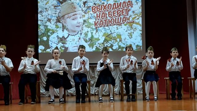 "Катюша"
Ансамбль ложкарей "Русский сувенир" смотреть онлайн