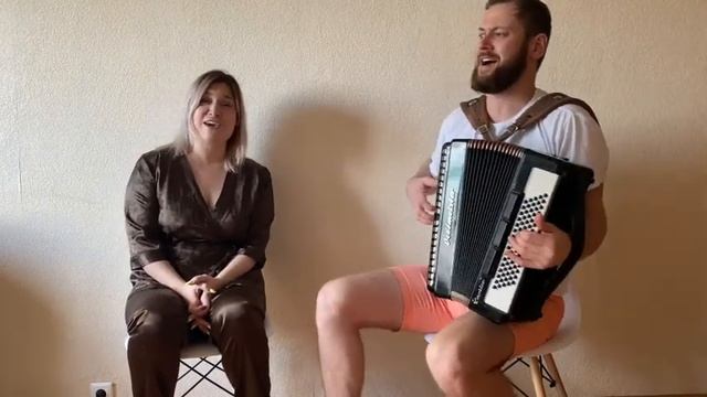А я иду шагаю по Москве с аккордеоном!!! смотреть онлайн