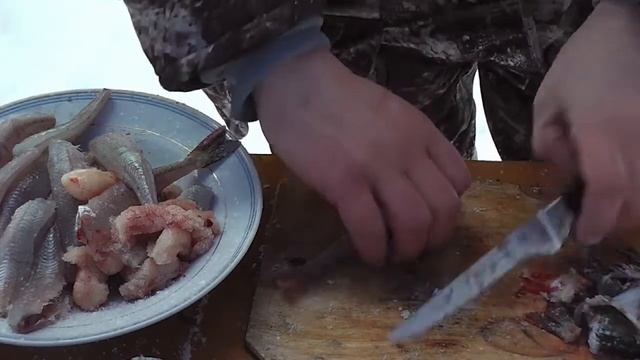 Самая быстрая чистка мелкого Окуня! А так же его приготовление! ХМАО Рыбалка ч.1 смотреть онлайн
