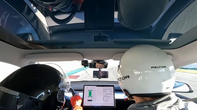 Онлайн-тренировка на Circuit de Catalunya // Tesla Model 3 Performance. смотреть онлайн