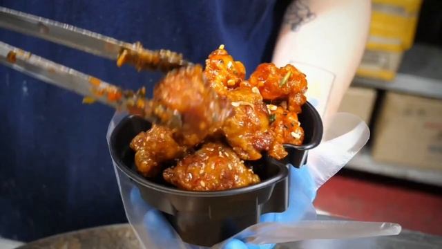 Корейская УЛИЧНАЯ Еда - Японская ЛАПША Маджесоба, Жареная КУРИЦА с Чесноком, Дакганчжён... смотреть онлайн