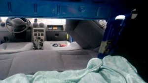 Снять заднее сиденье (спинку) рено логан.